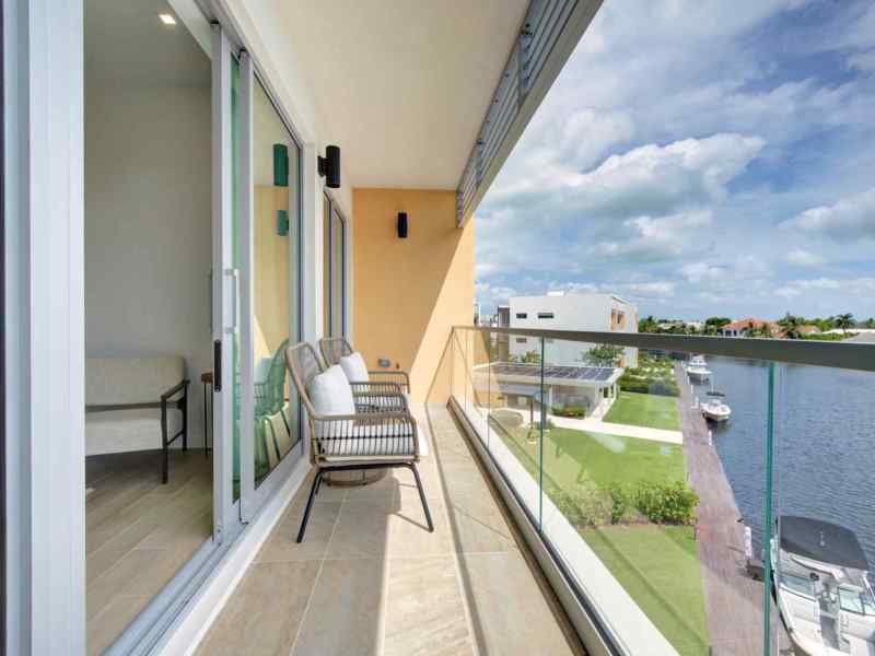 132_Balcony_Canal_View