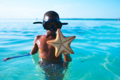 Boy-with-starfish